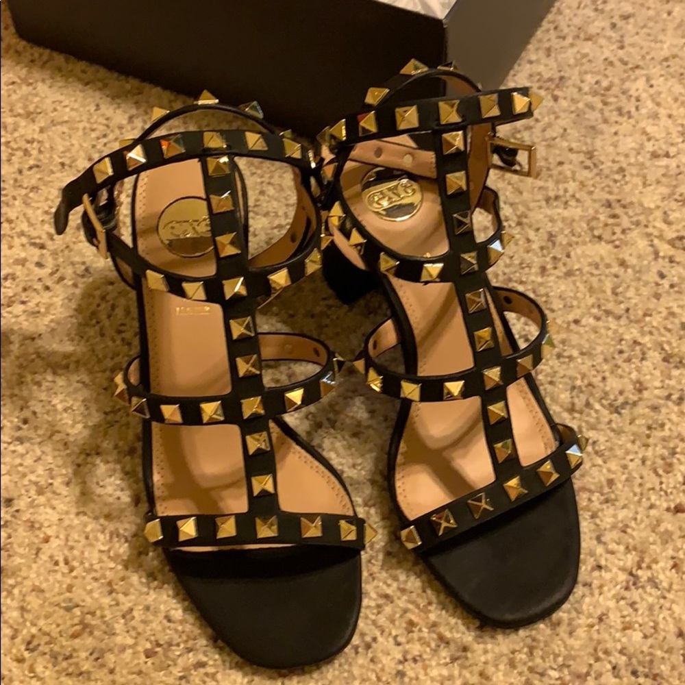 Brand new heel pump